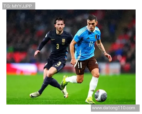 足球明星运动鞋的魅力与科技结合引领时尚潮流的探索之旅